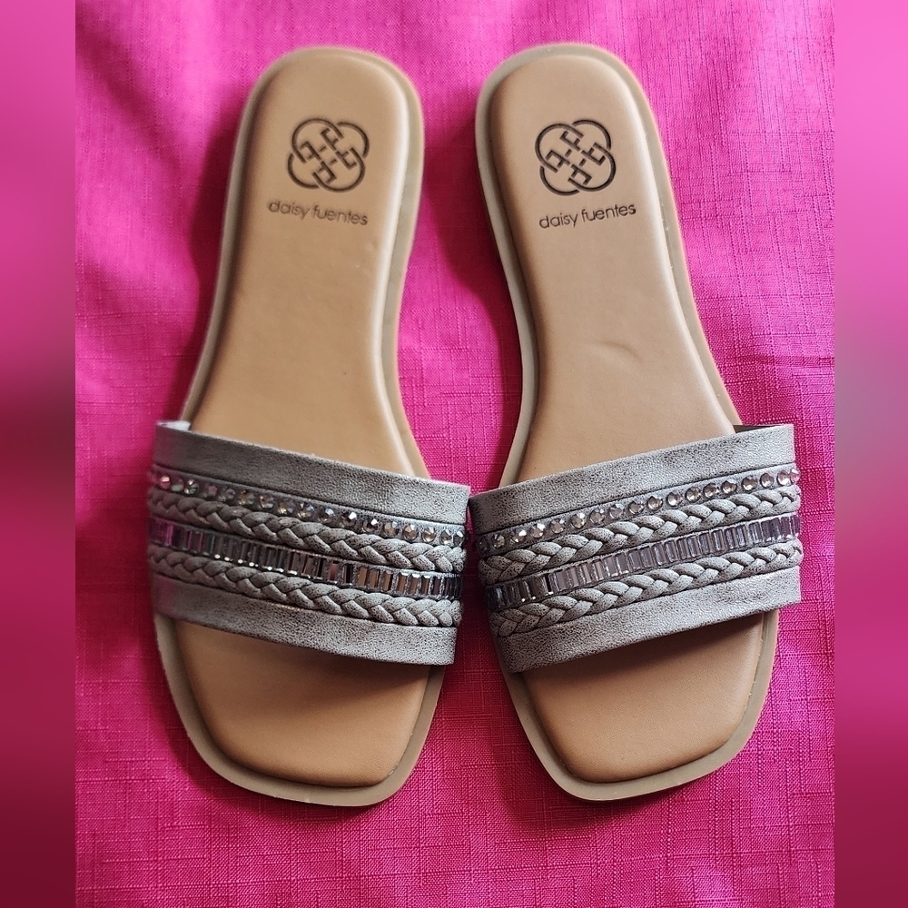 Daisy Fuentes Women's Tan Slide Sandals